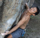 Naoki Arima escalando nos boulders do ES.